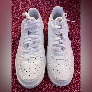 Nike White and Black Sneakers